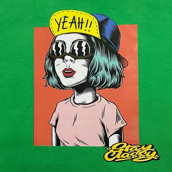 GILDAN- Stay classy cool girl graphic green T-shirt for men’s & women’s - Picture 4 of 5